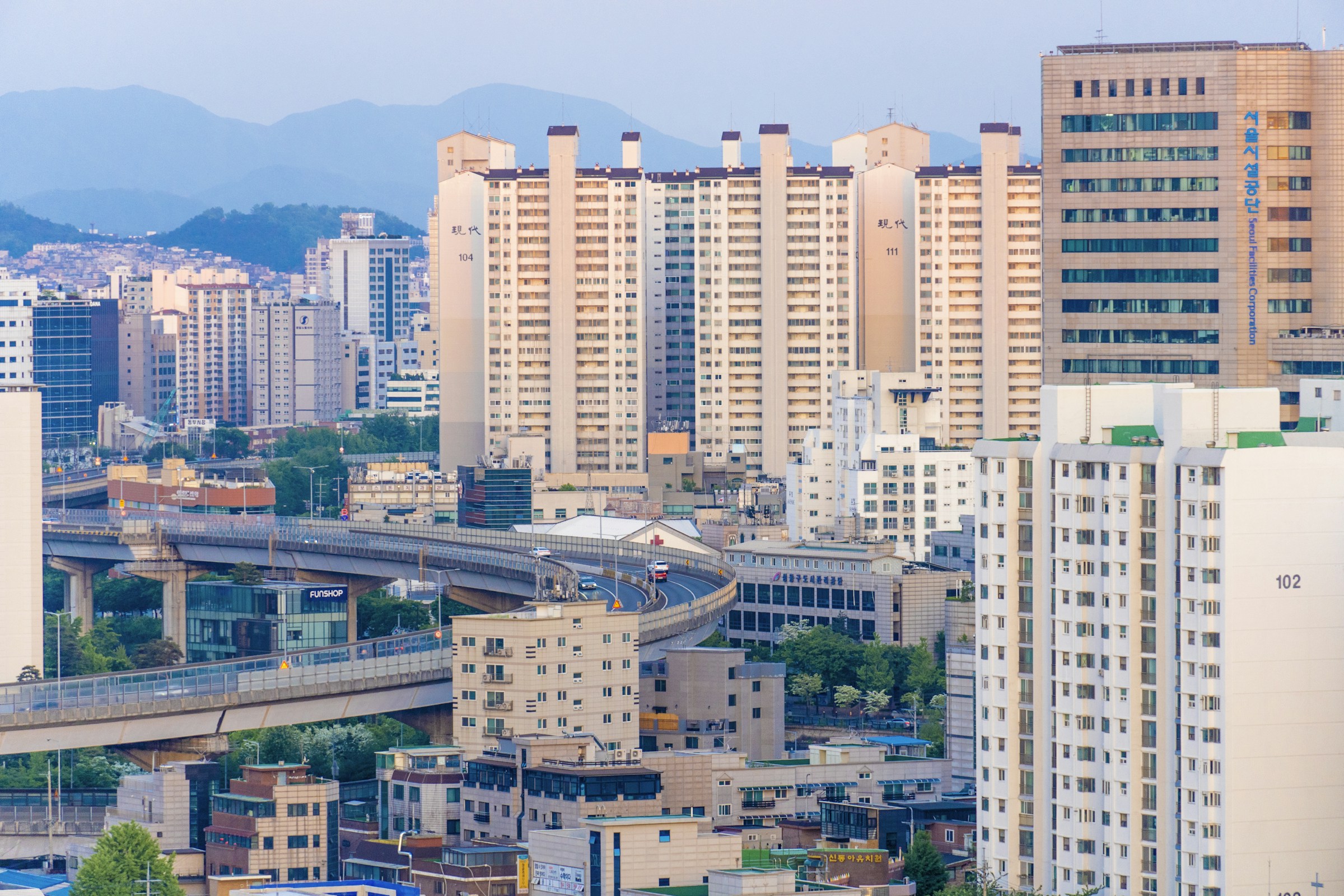 서울의 실제 아파트와 주거 지역 전경